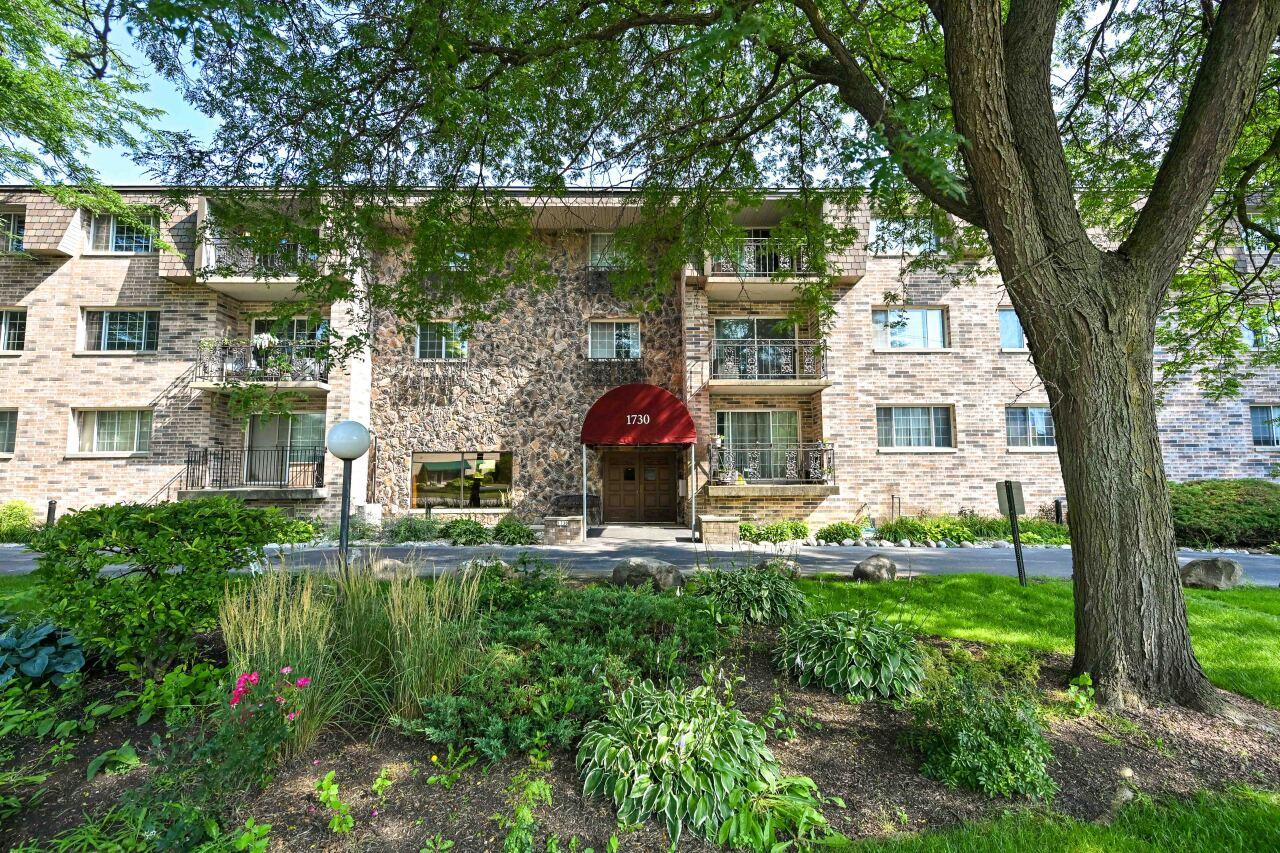 1730 W Green Tree Rd #208, Glendale, WI 53209