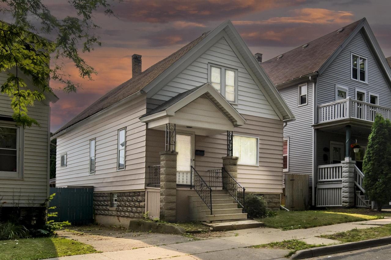 810 S 36th St, Milwaukee, WI 53215