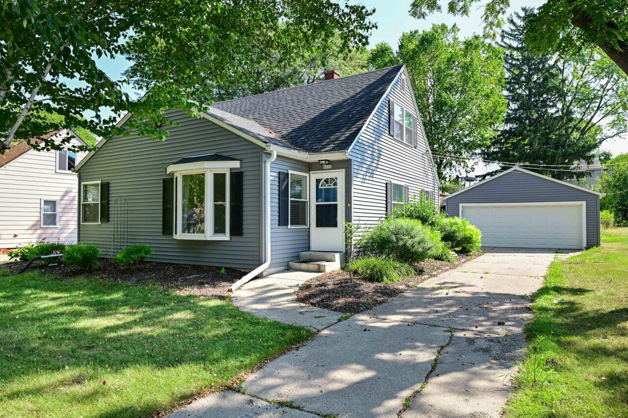 4328 Raymir Pl, Wauwatosa, WI 53222