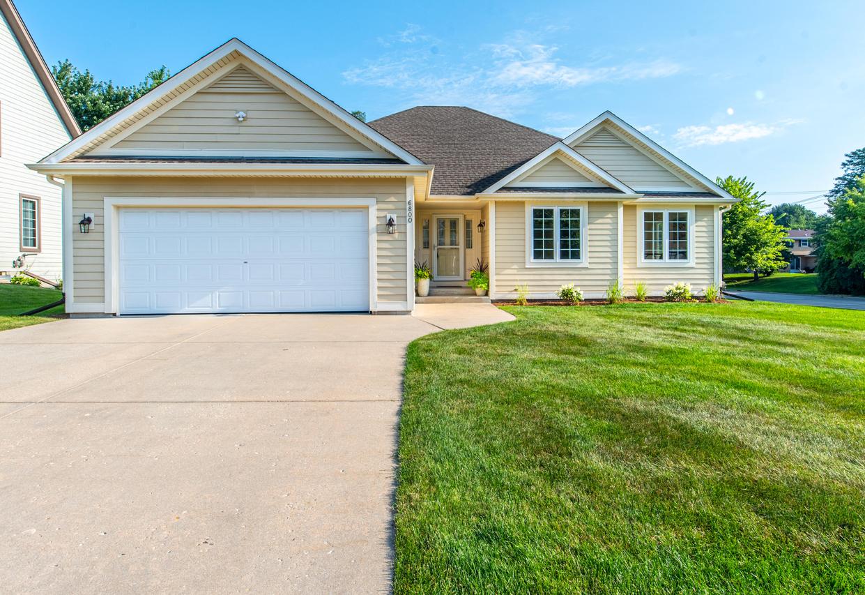 6800 Magnolia Ct, Greendale, WI 53129