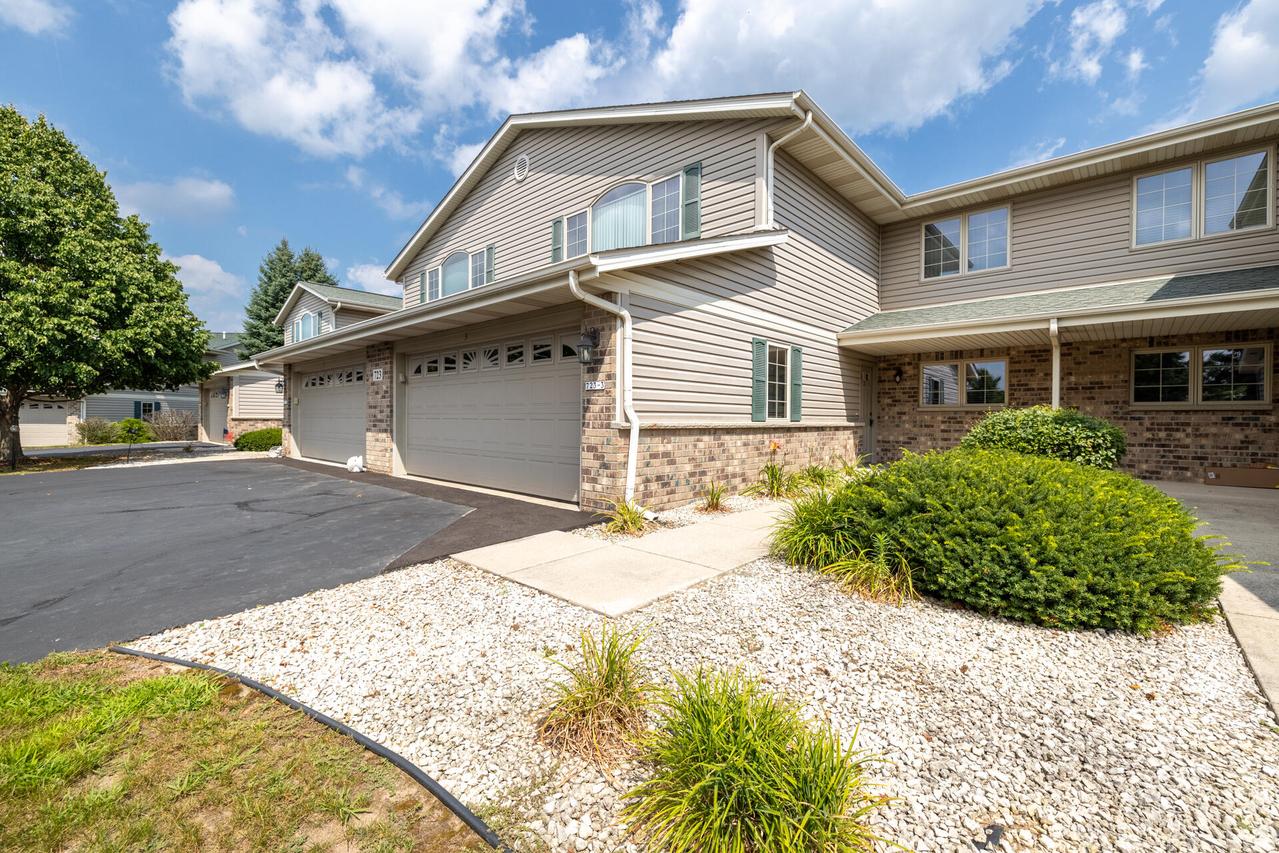 723 Stoney Creek #3, West Bend, WI 53095