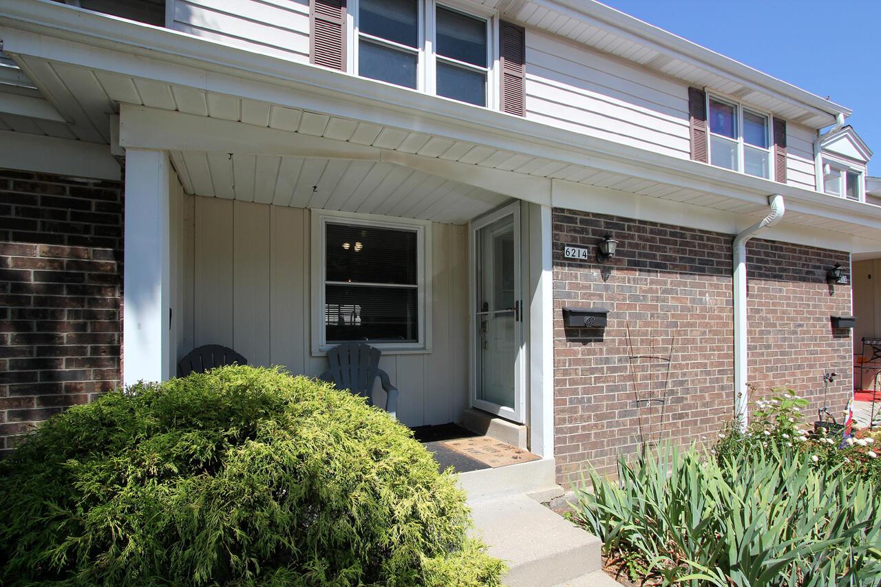 6214 W College Ave #37, Greendale, WI 53129