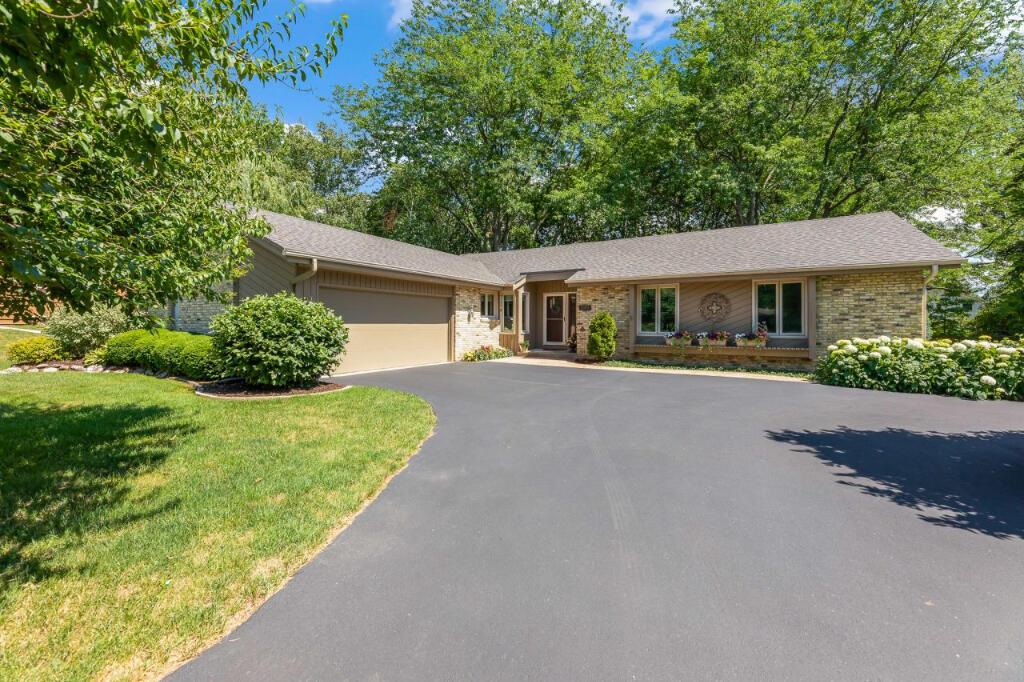2909 West View, Waukesha, WI 53188