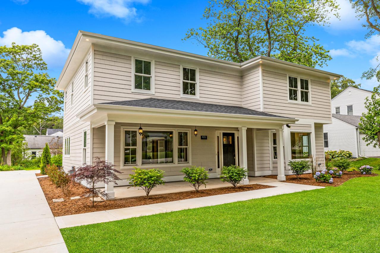 8313 N Links Way, Fox Point, WI 53217