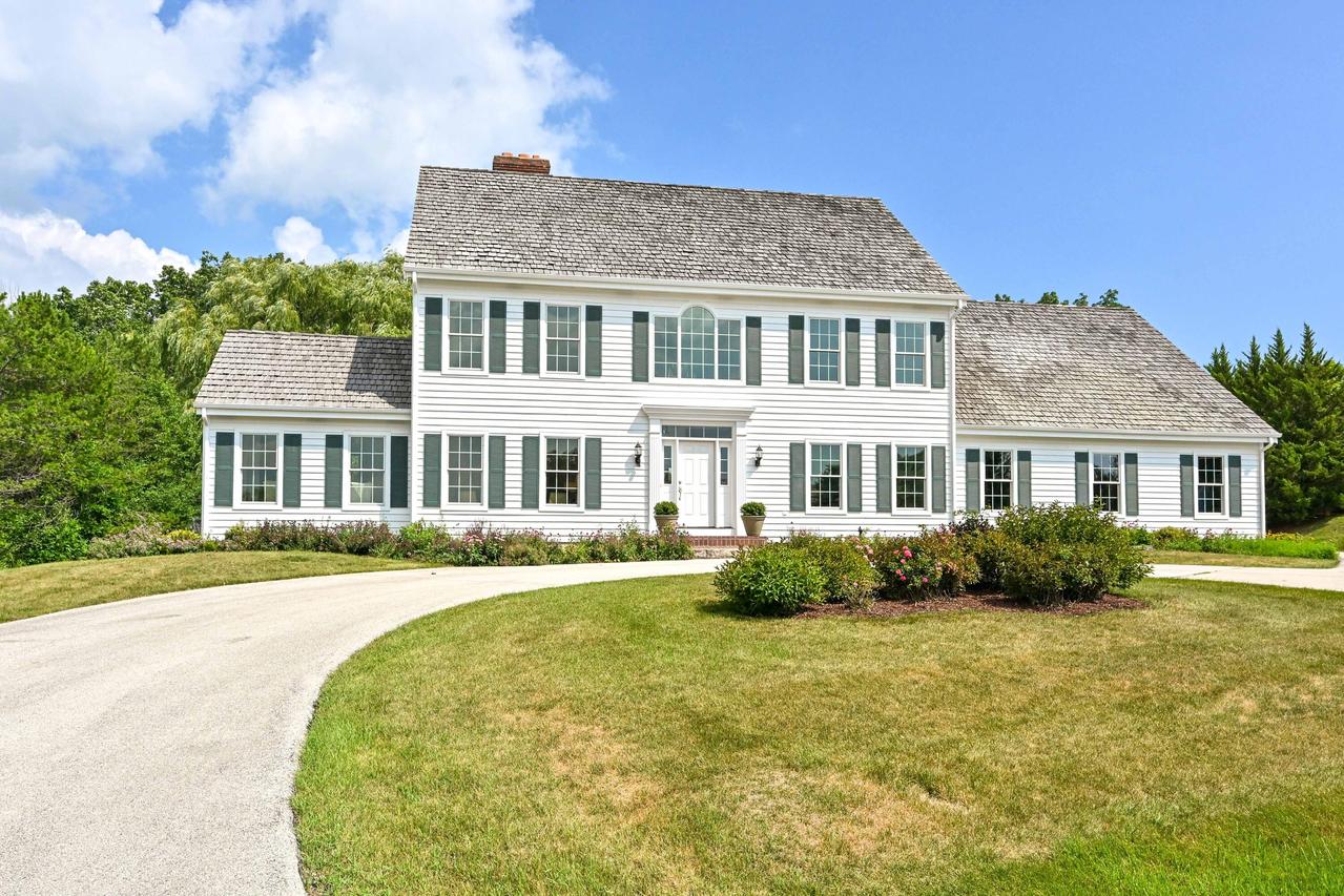 200 E Ravine Dr, Mequon, WI 53092