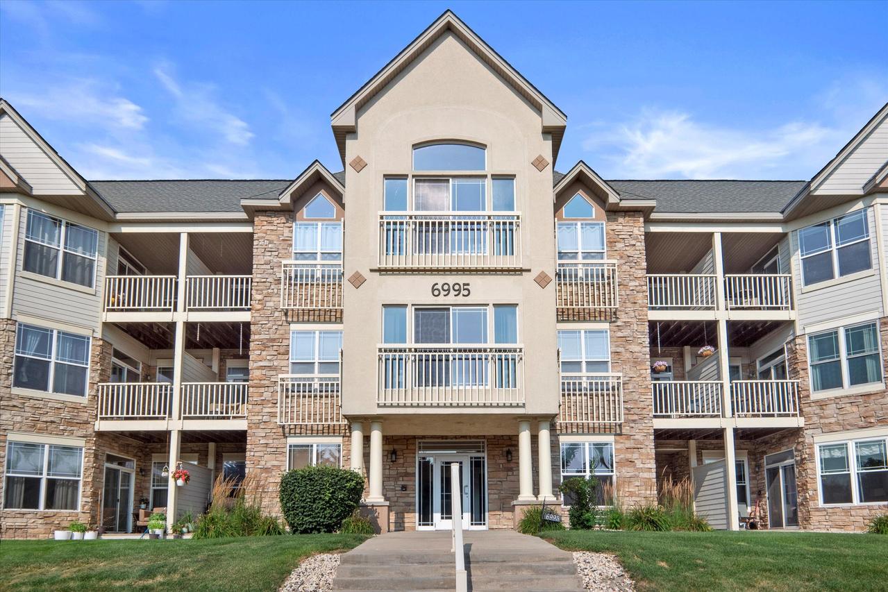 6995 S Riverwood Blvd #S-106, Franklin, WI 53132