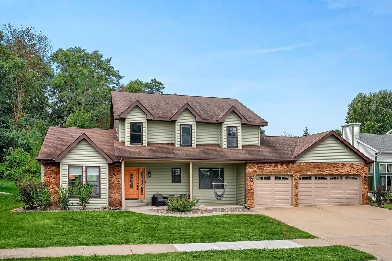 1212 Red Cedar Ct, Onalaska, WI 54650