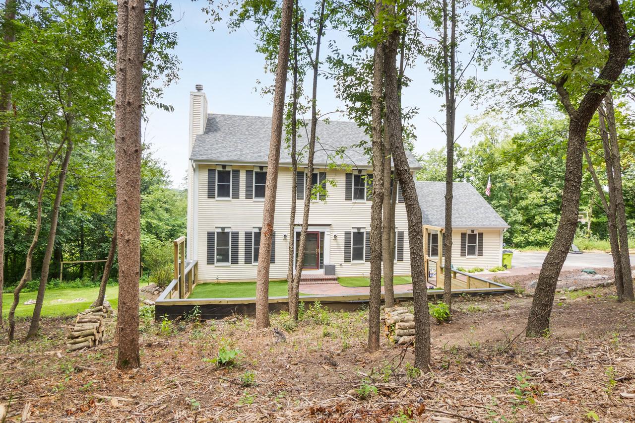 487 Schraufnagel Dr, Erin, WI 53029