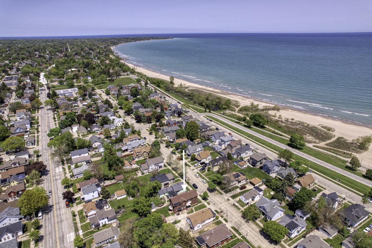 1738 Chatham St, Racine, WI 53402