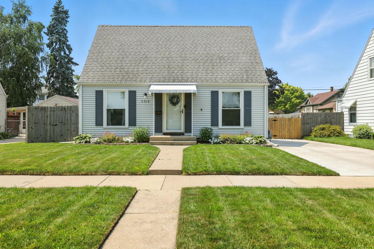 2318 Cleveland Ave, Racine, WI 53405