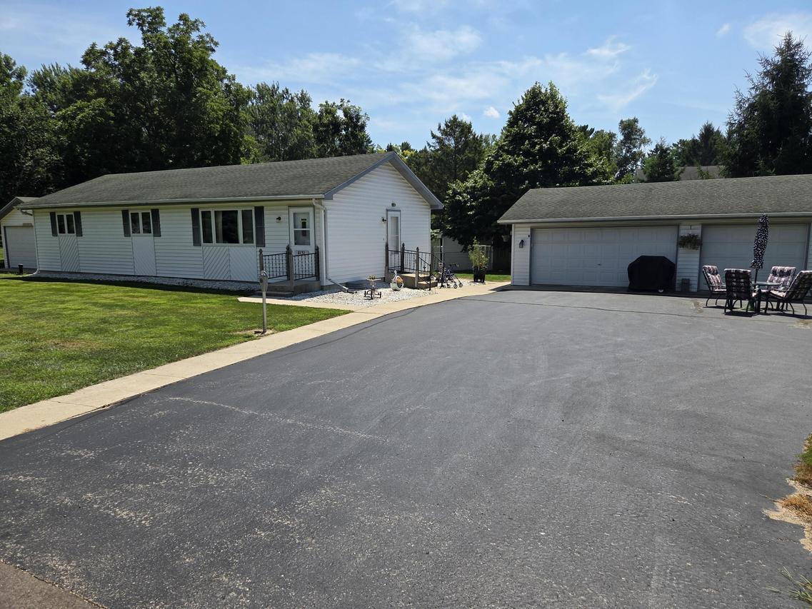 4131 Maple Dr, Delavan, WI 53115