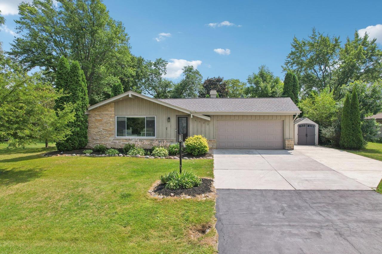 4123 W Mary Ann Dr, Franklin, WI 53132