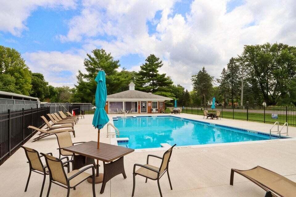 350 County Road B - #7, Fontana, WI 53125