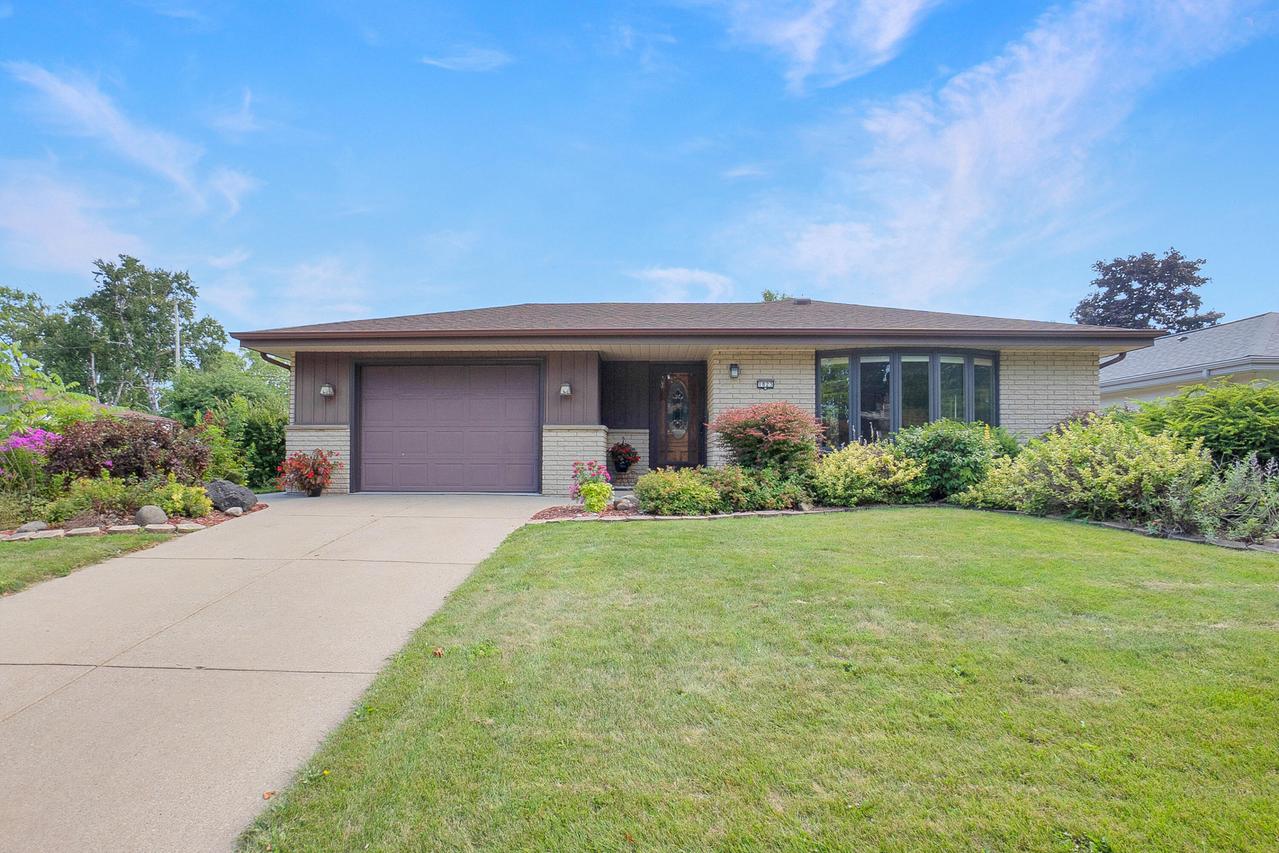 1823 Manitoba Ave, South Milwaukee, WI 53172