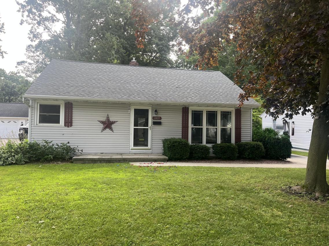 1419 N 23rd St, Manitowoc, WI 54220