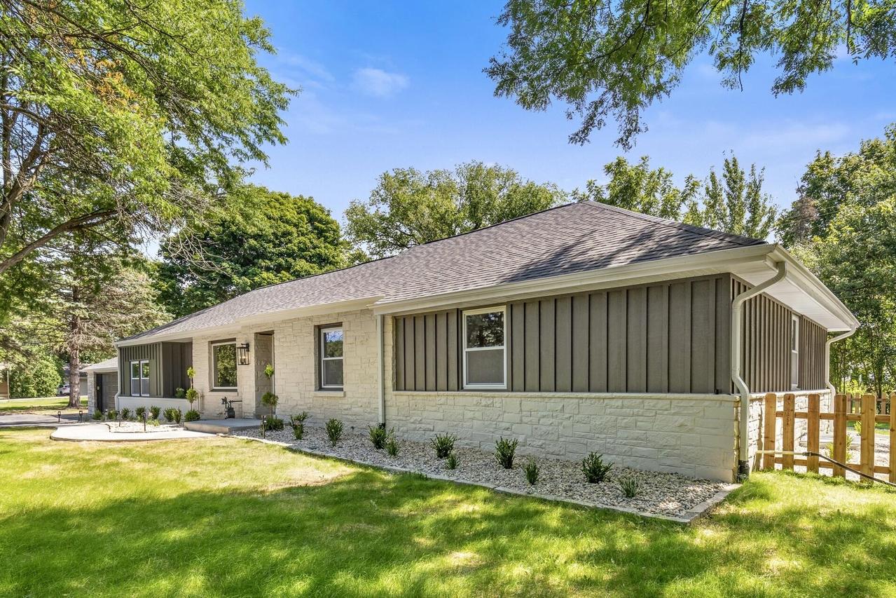 15055 W Bluemound Rd, Brookfield, WI 53005