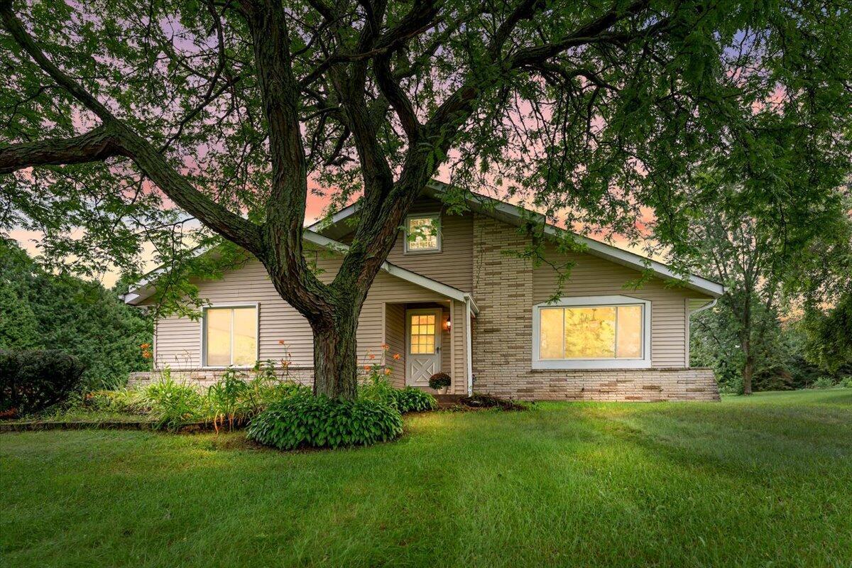 5591 Jacqueline Dr, Trenton, WI 53095