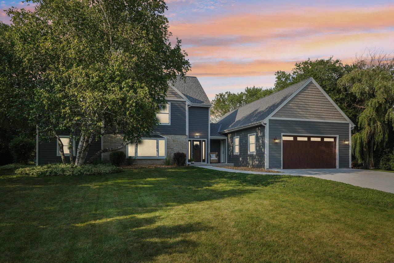 9000 N Pelham Pkwy, Bayside, WI 53217