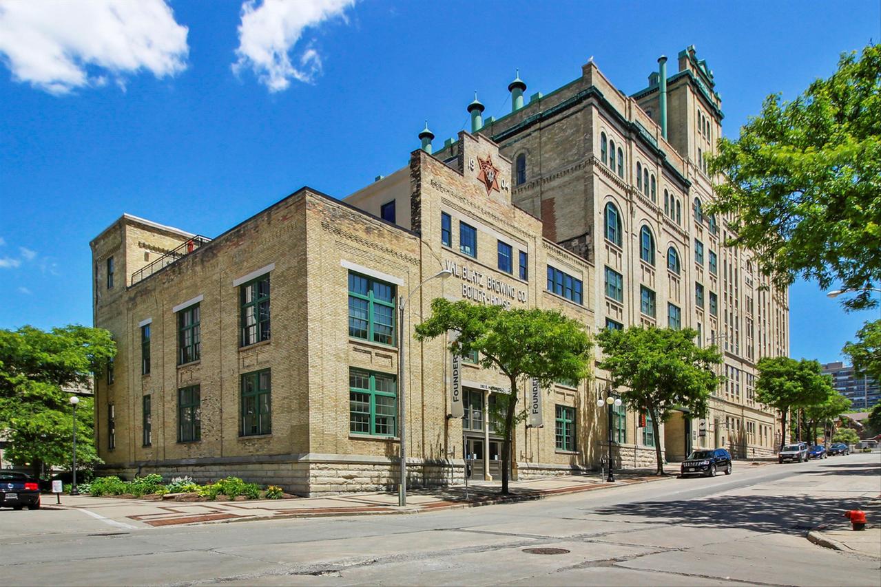 270 E Highland Ave #213, Milwaukee, WI 53202