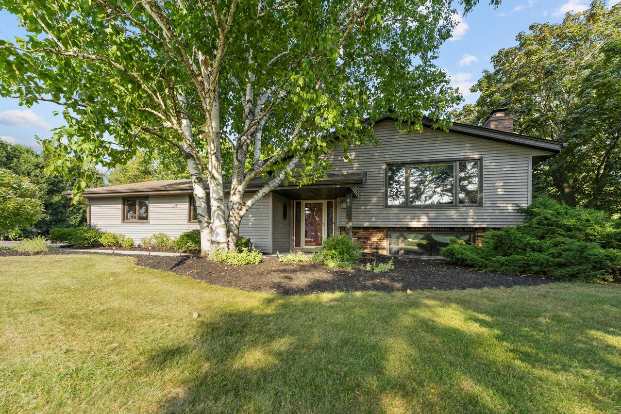 4590 Lincrest Dr, Brookfield, WI 53045