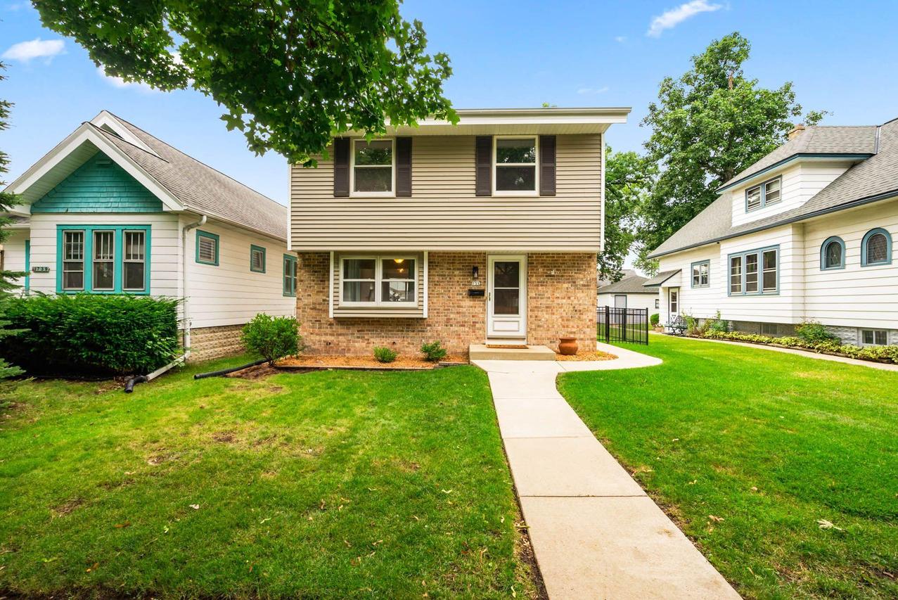 733 S 93rd St, West Allis, WI 53214