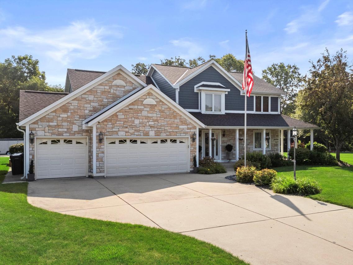 3929 Southwood Dr, Mount Pleasant, WI 53403