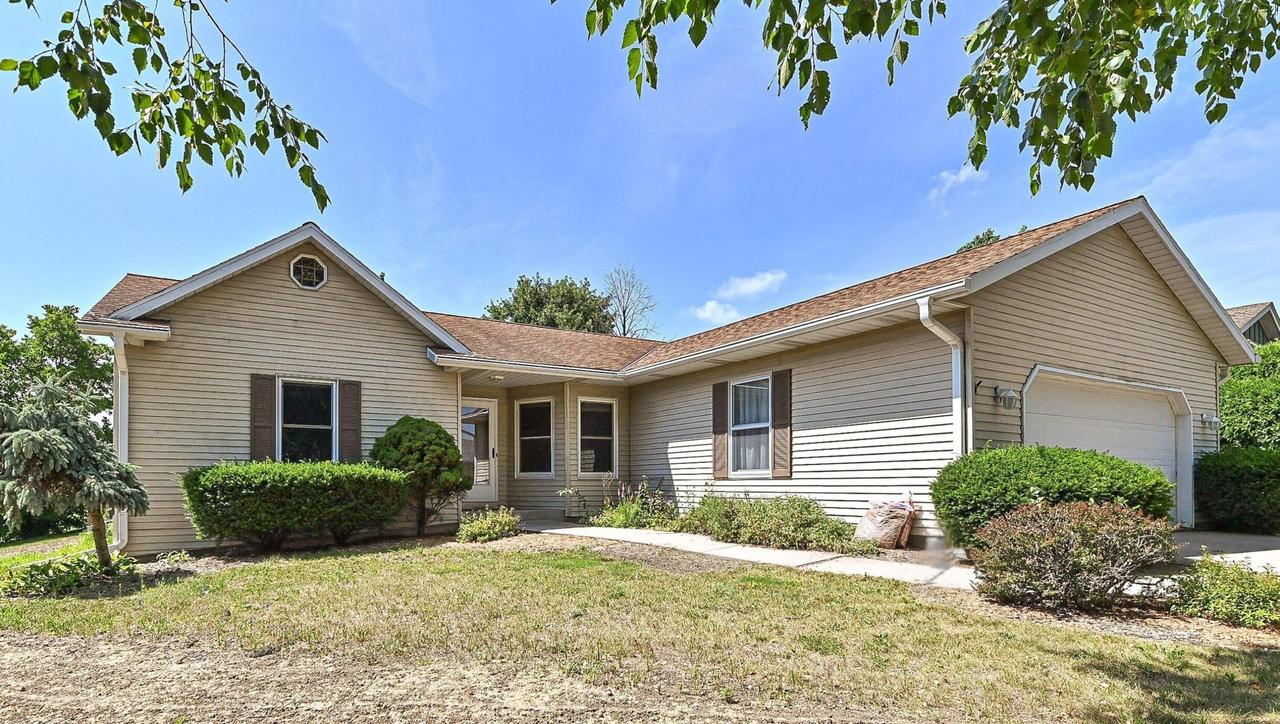 4205 W Carmel Dr, Franklin, WI 53132
