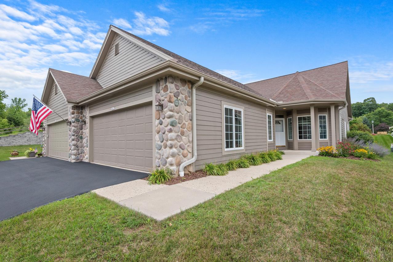 2825 Glen Ivy Dr, West Bend, WI 53090