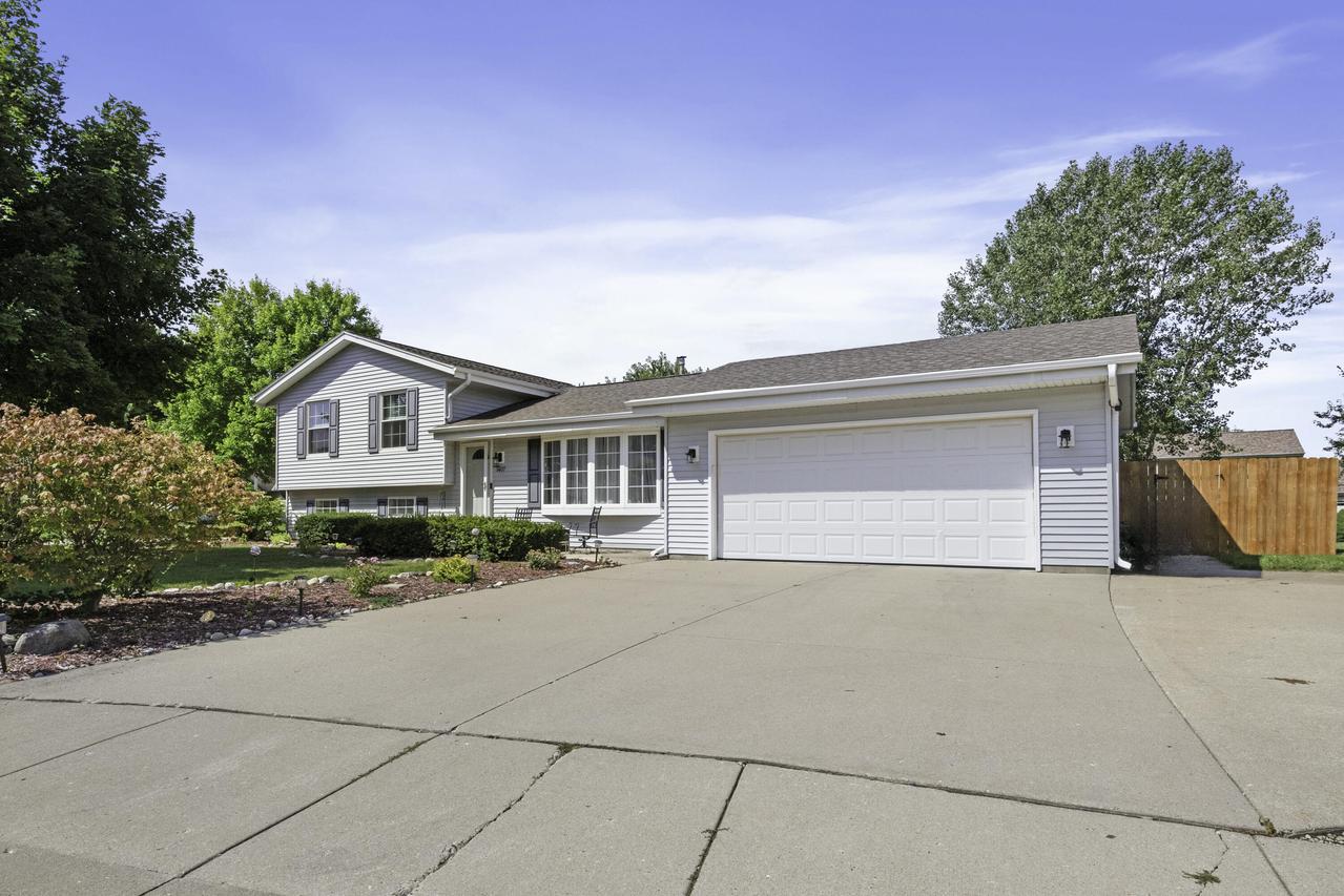 1407 Cleveland Ct, Hartford, WI 53027