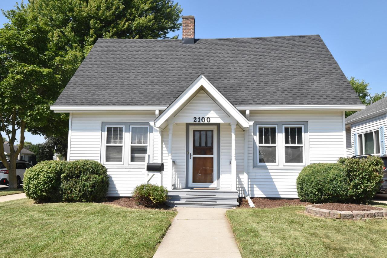 2100 Carlisle Ave, Racine, WI 53404
