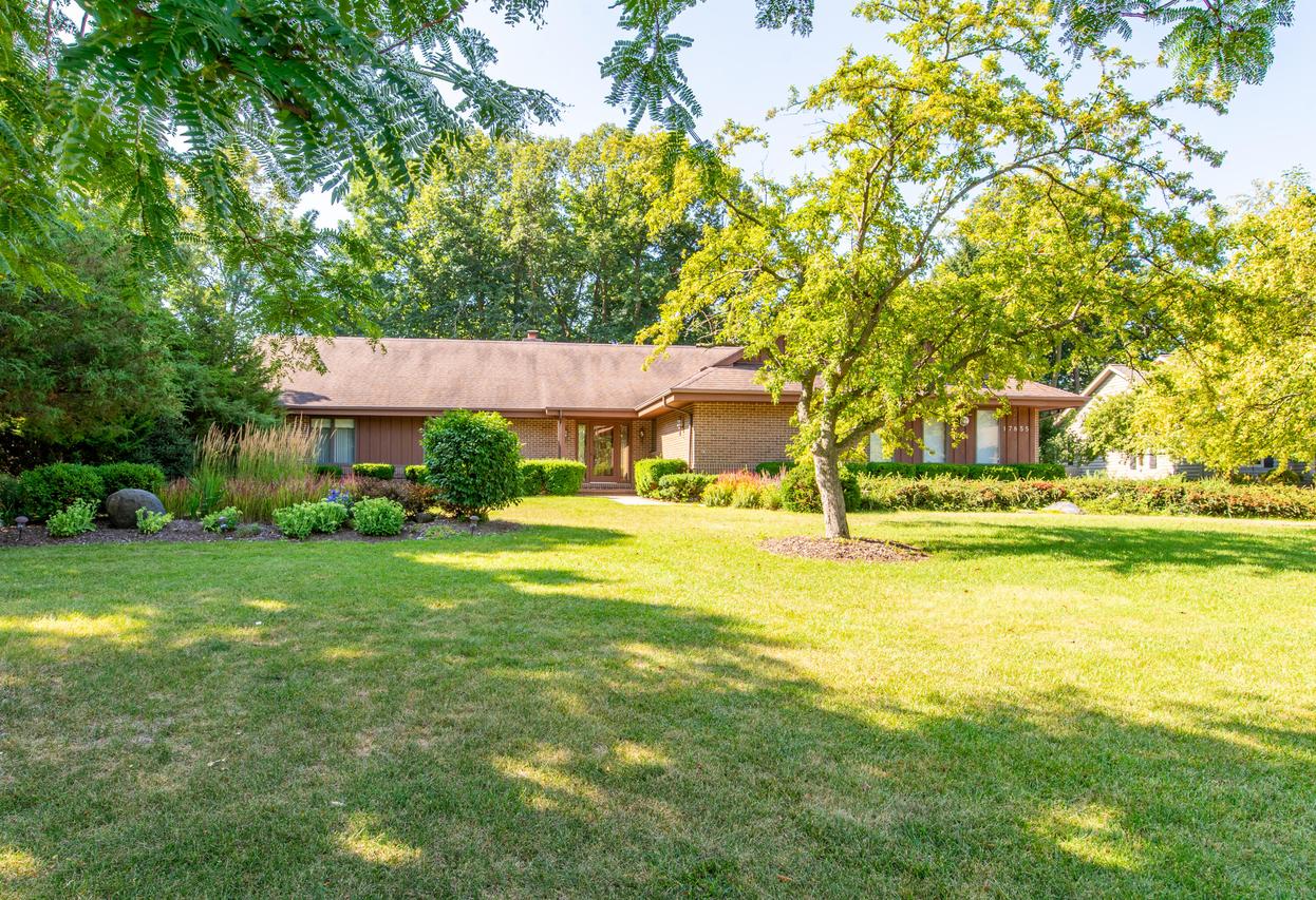 17855 St James Rd, Brookfield, WI 53045
