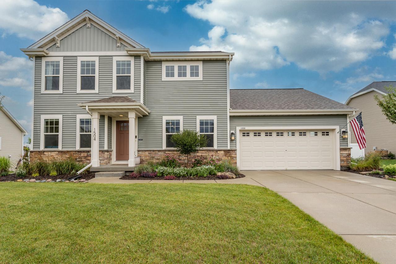1504 Walnut Ct, Hartford, WI 53027