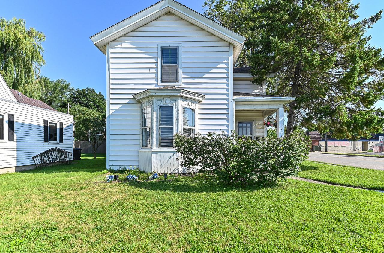 903 Marshall St, Lake Geneva, WI 53147