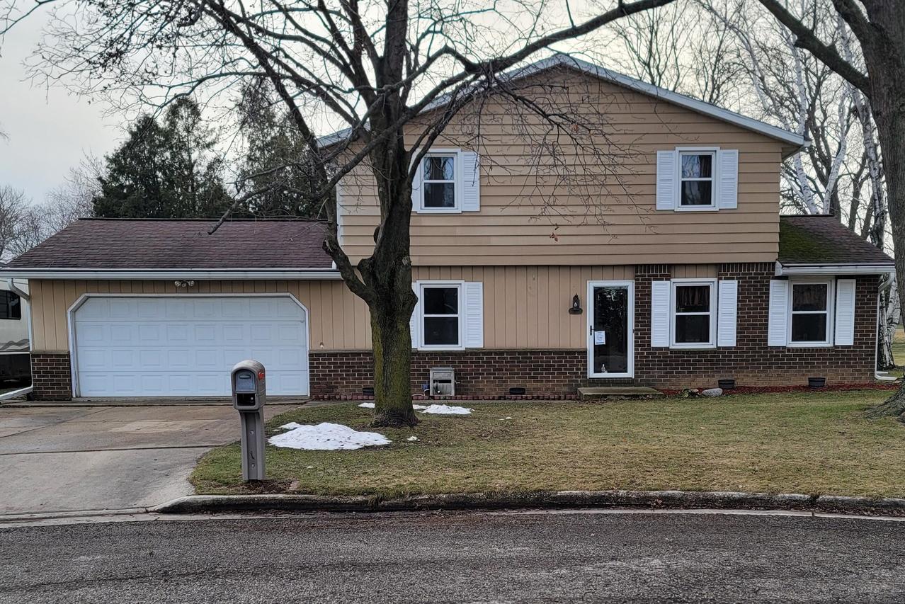 617 Mohawk Cir, Horicon, WI 53032