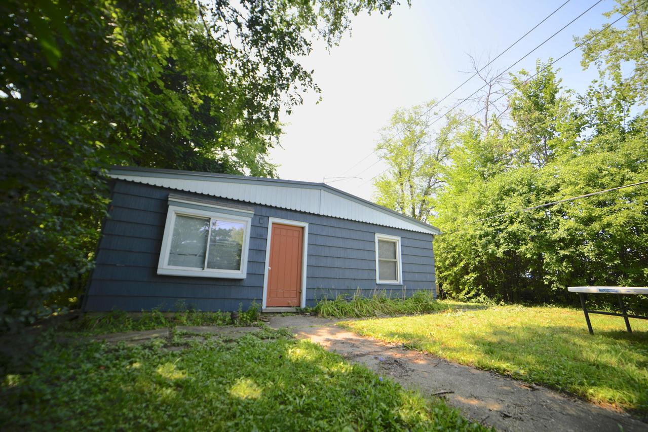 163 S 61st St, Milwaukee, WI 53214