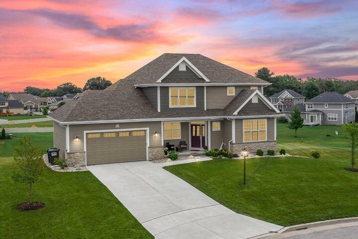 W217N6084 Cypress Pt, Menomonee Falls, WI 53051