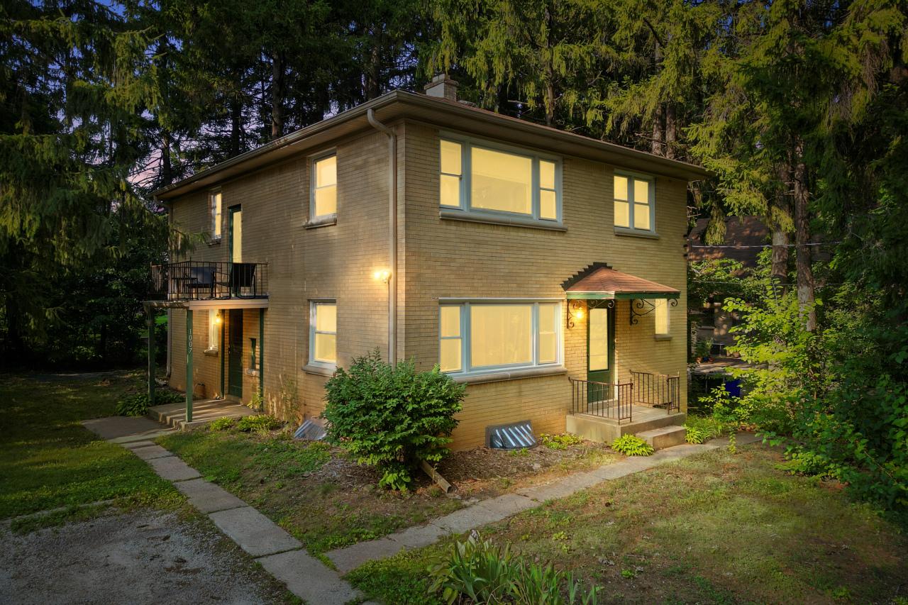 1007 N 124th St, Elm Grove, WI 53122
