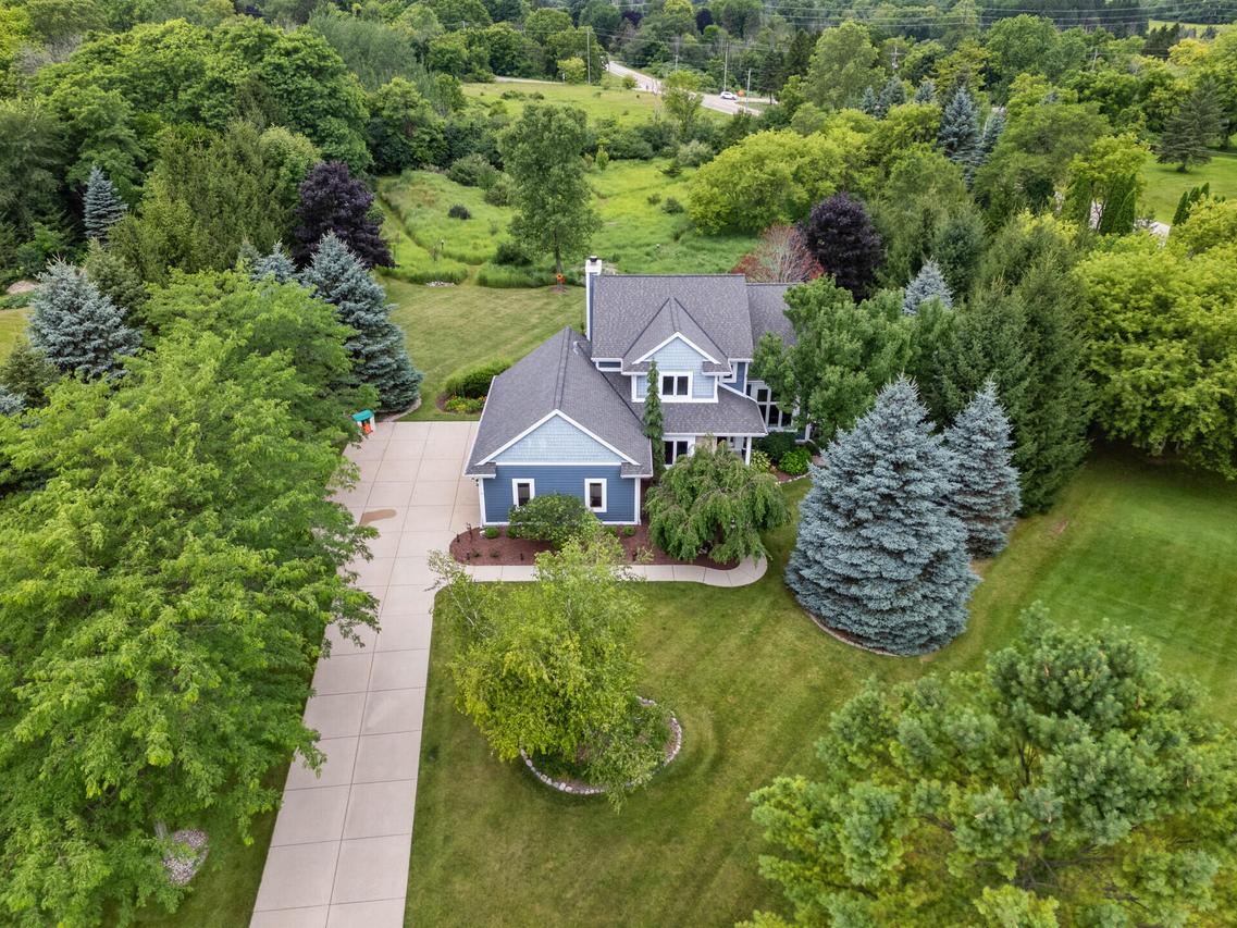 1855 Howard Dr, Grafton, WI 53012