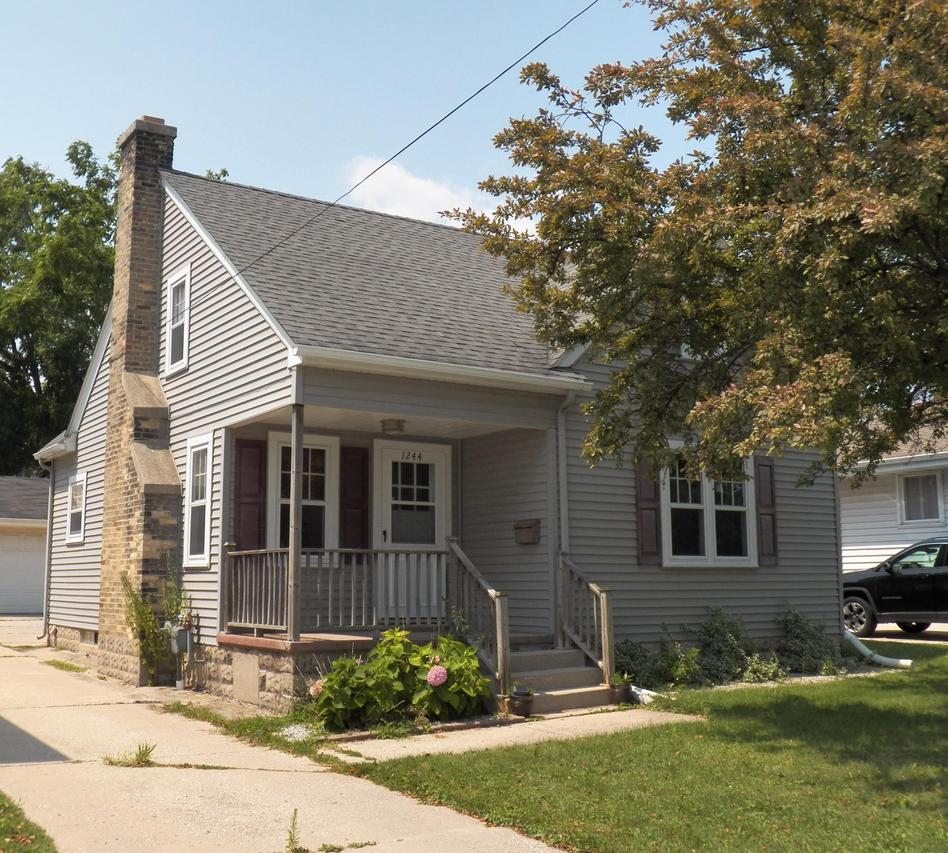 1244 N 8th St, Manitowoc, WI 54220