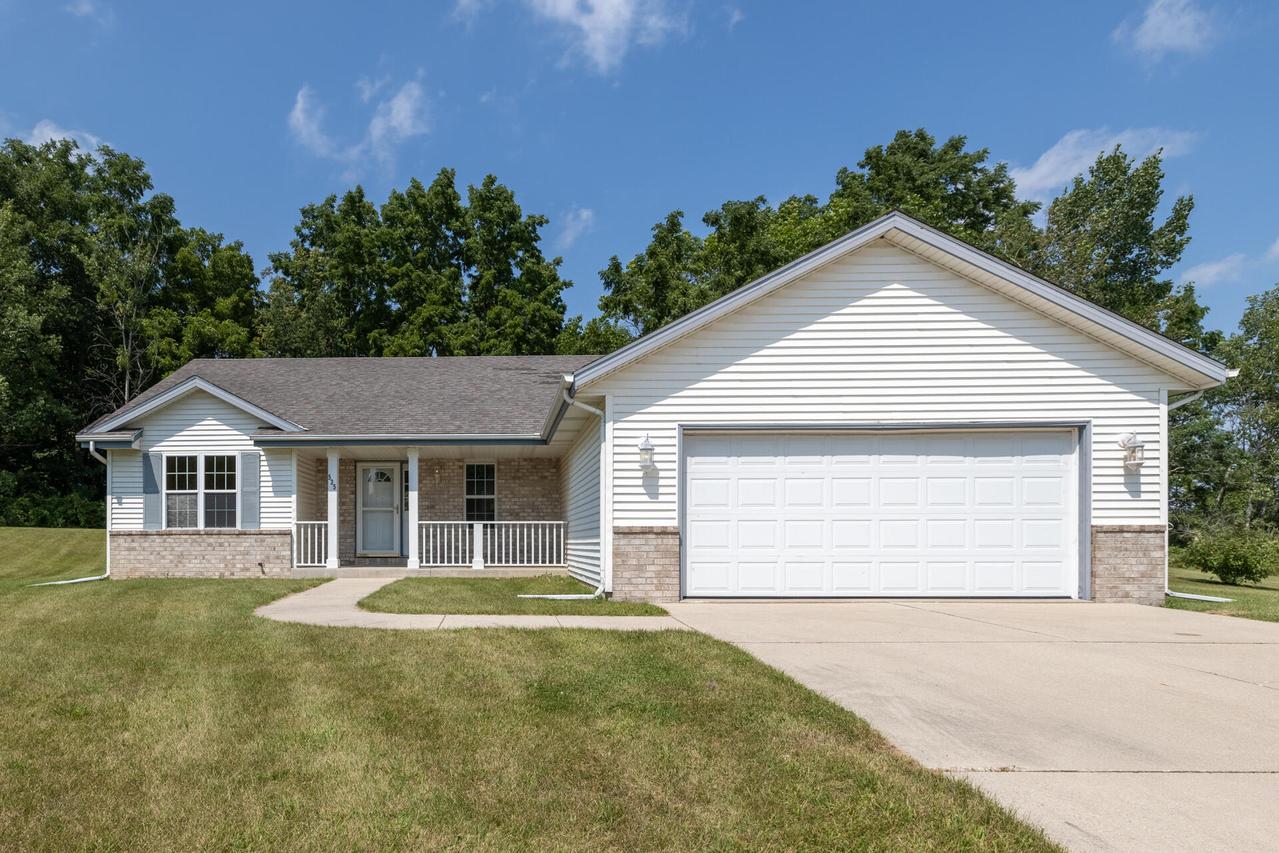 535 Island View, Hustisford, WI 53034