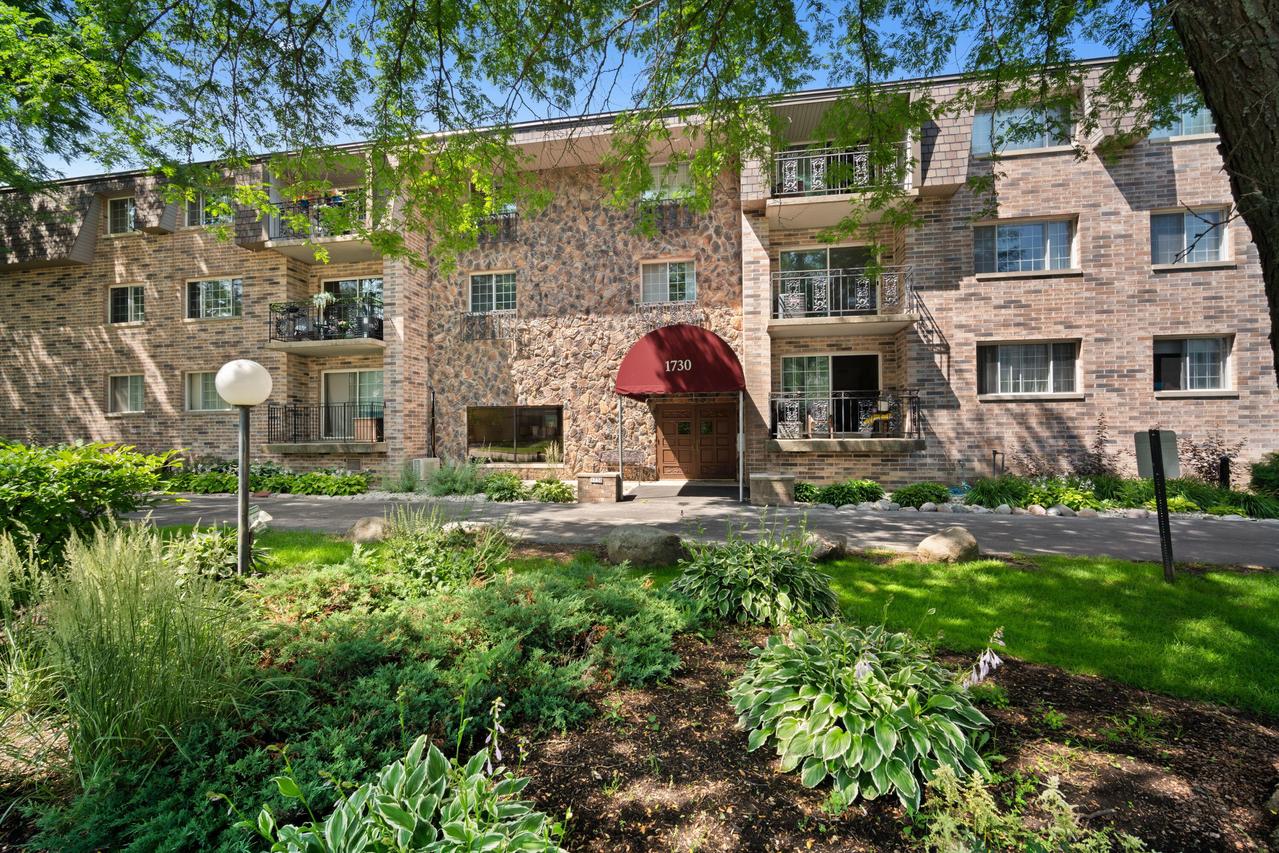 1730 W Green Tree Rd #304, Glendale, WI 53209