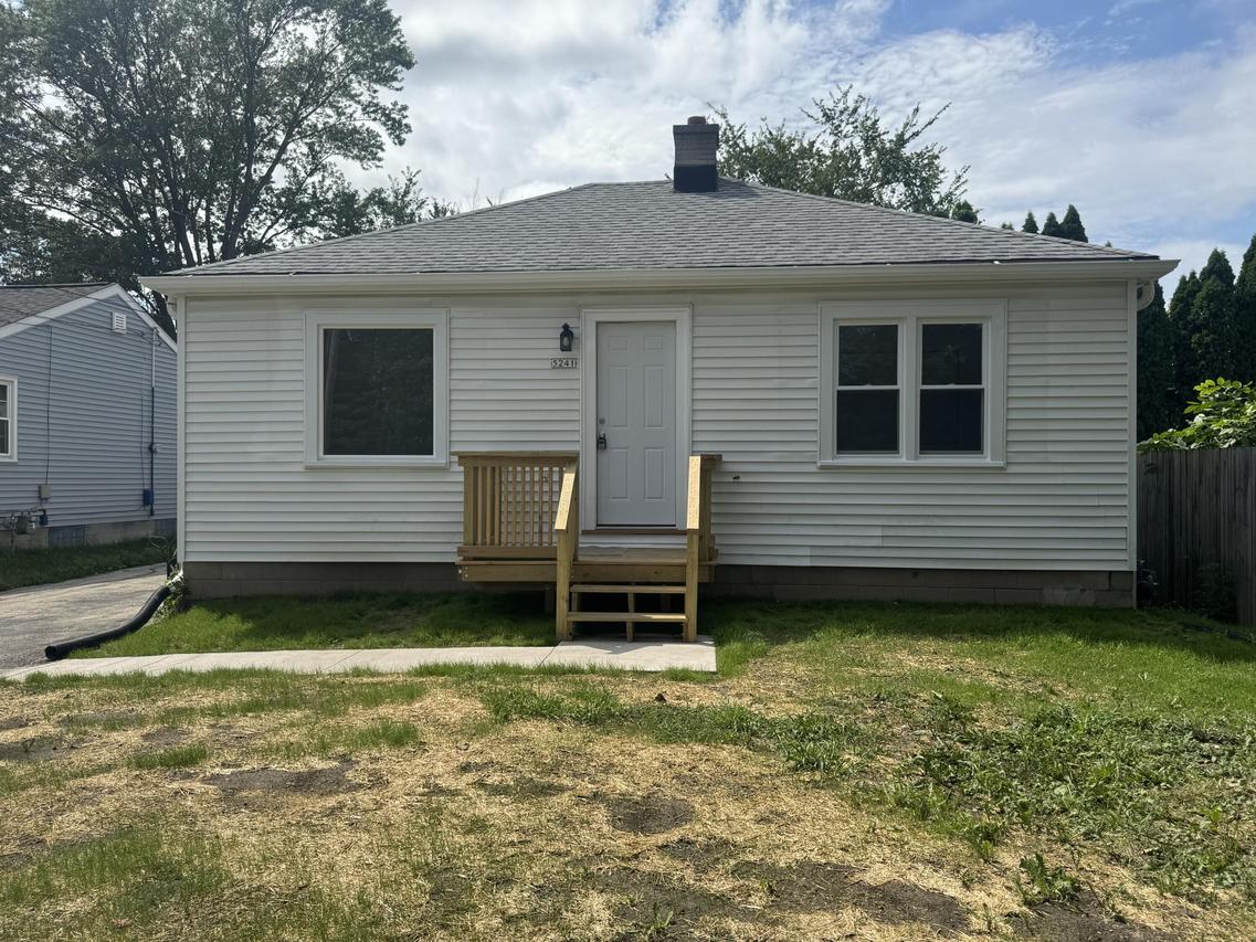 5241 S 51st St, Greenfield, WI 53220