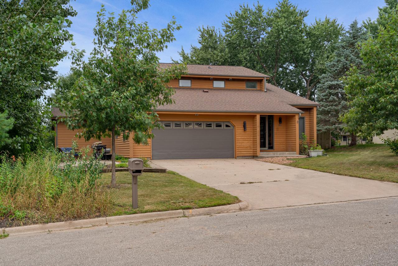 1009 Sunrise Ct, Onalaska, WI 54650