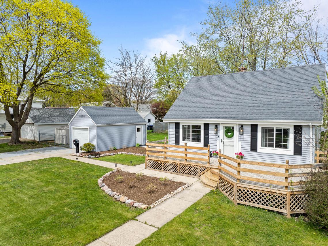 112 E Page St, Elkhorn, WI 53121