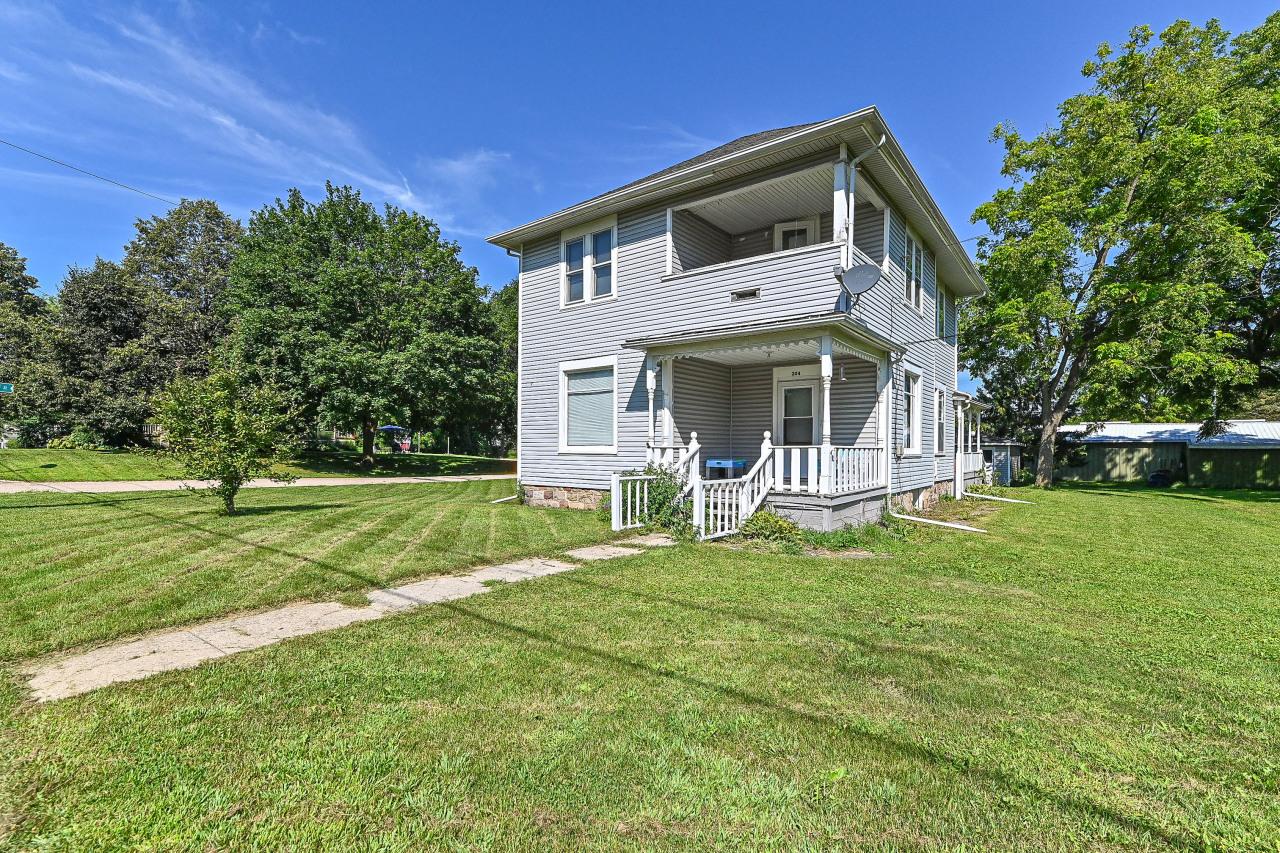 204 E Beloit St, Darien, WI 53114