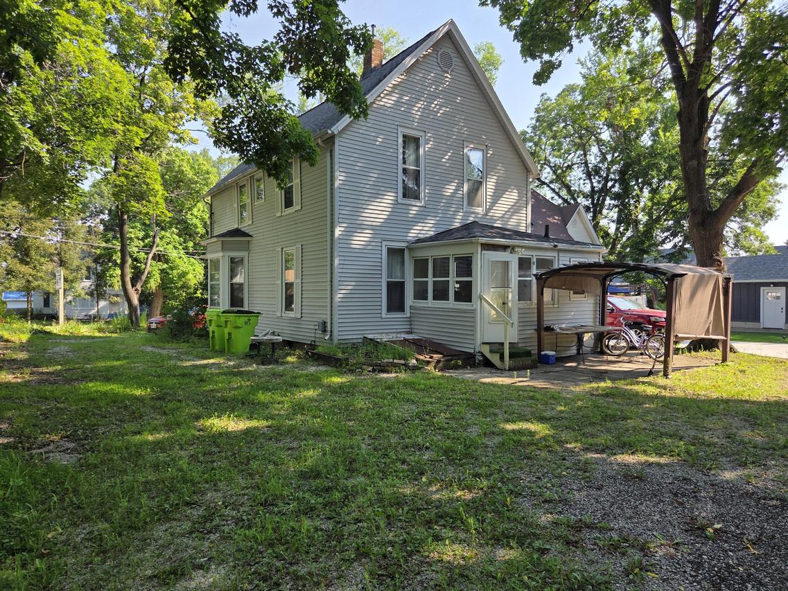 109 W Geneva St, Williams Bay, WI 53191