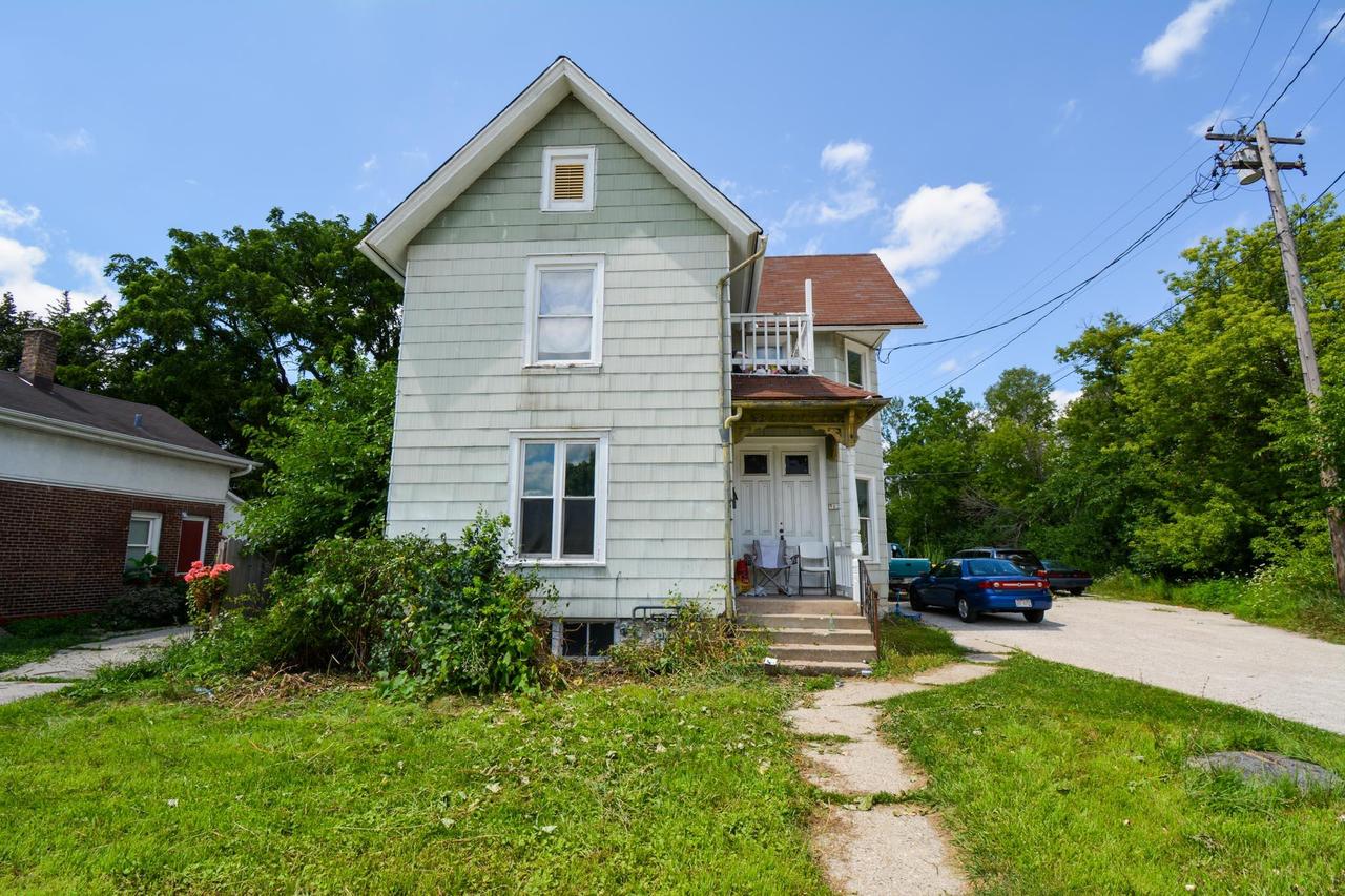 512 E Main St, Waukesha, WI 53186