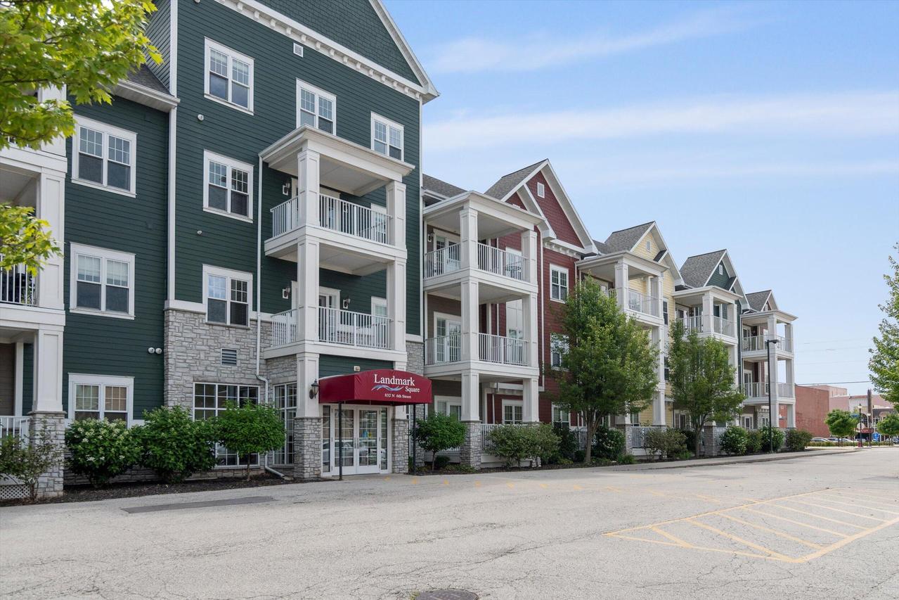 832 N 6th St #212, Sheboygan, WI 53081