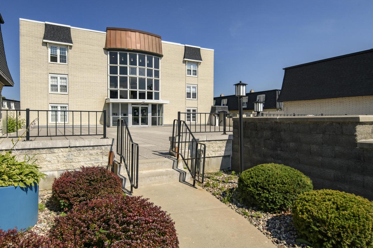 9500 N Green Bay Rd #209, Brown Deer, WI 53209