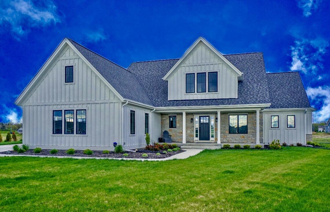 35177 Walleye Ct, Summit, WI 53066